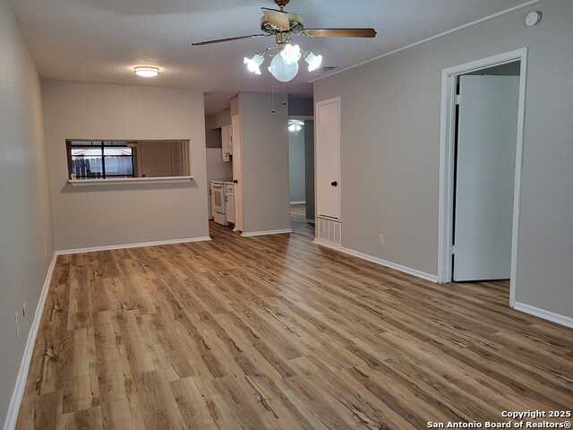 Image 4 of 18 For 1051 Country Club 19