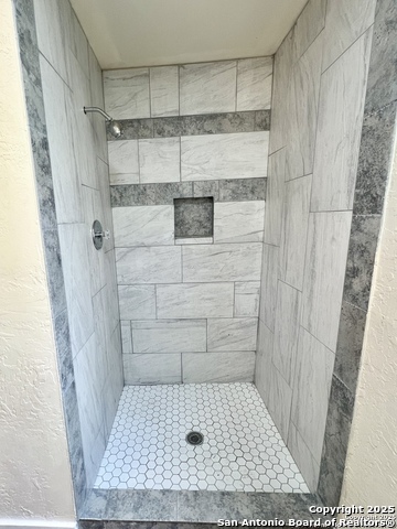 Image 11 of 21 For 6803 Indian Lake