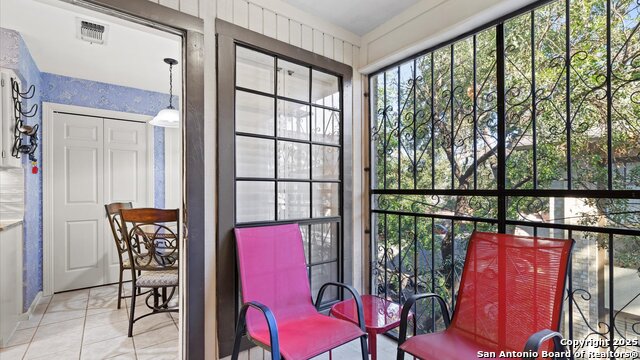 Image 15 of 23 For 165 Rampart W 202