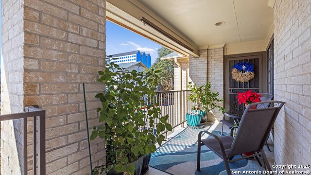 Image 20 of 23 For 165 Rampart W 202