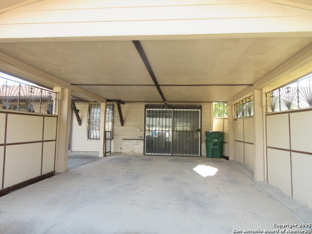 Listing photo id 18 for 5530 Prairie Flower