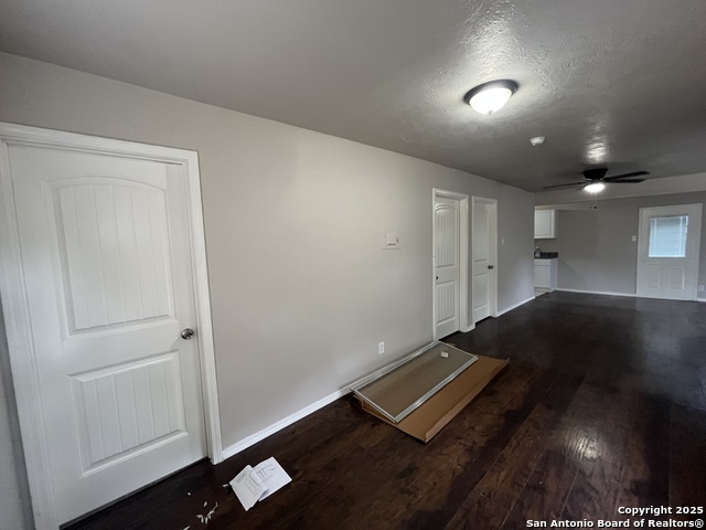 Listing photo id 2 for 3723 Martin W