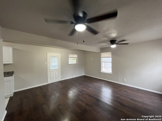 Listing photo id 7 for 3723 Martin W