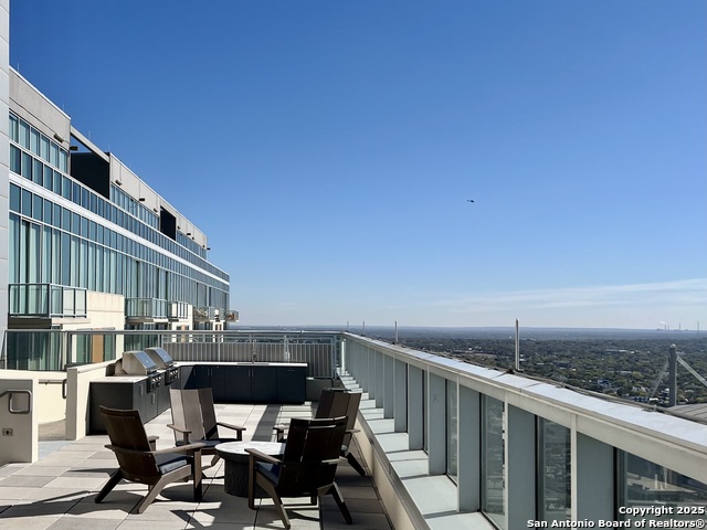 Image 12 of 16 For 610 E Market #2607