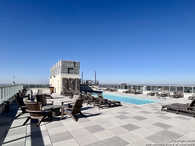 Image 14 of 16 For 610 E Market #2607