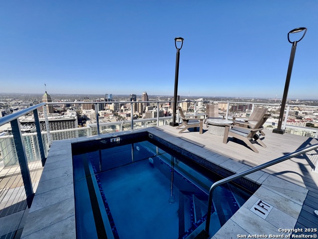 Image 15 of 16 For 610 E Market #2607