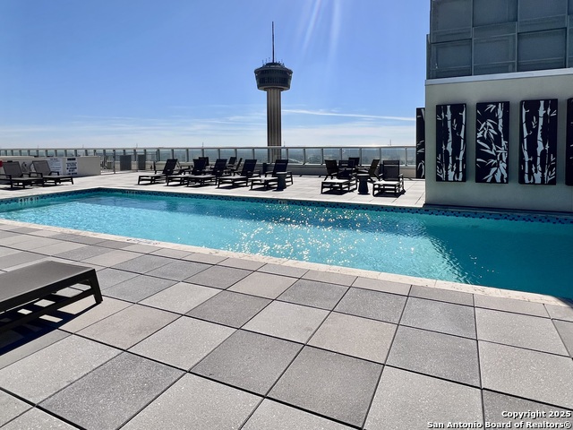 Image 16 of 16 For 610 E Market #2607