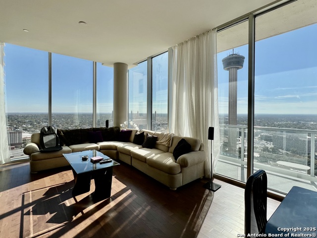 Image 3 of 16 For 610 E Market #2607