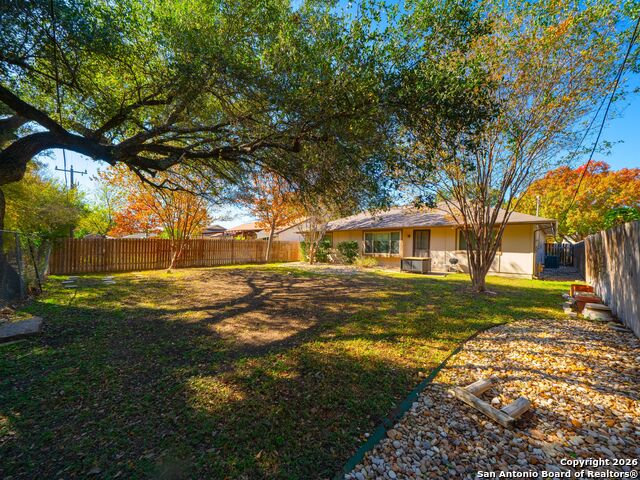 Image 21 of 27 For 14022 Tree Crossing