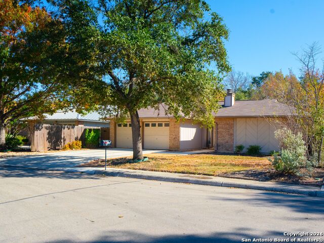 Image 24 of 27 For 14022 Tree Crossing