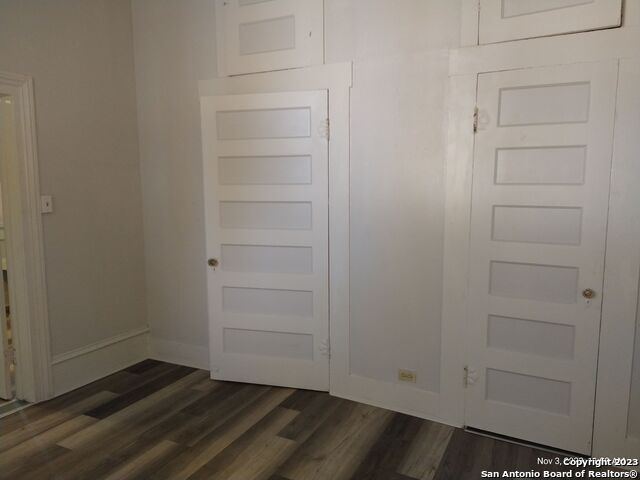 Image 10 of 19 For 822 Carson St E 2