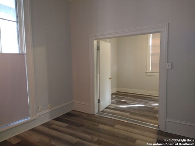 Image 11 of 19 For 822 Carson St E 2