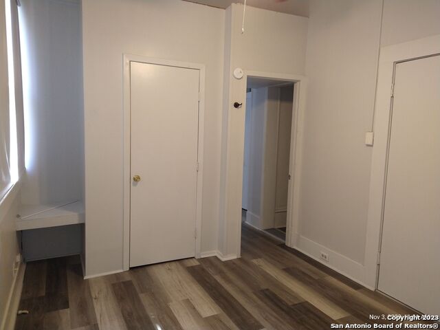 Image 7 of 19 For 822 Carson St E 2