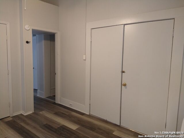 Image 8 of 19 For 822 Carson St E 2