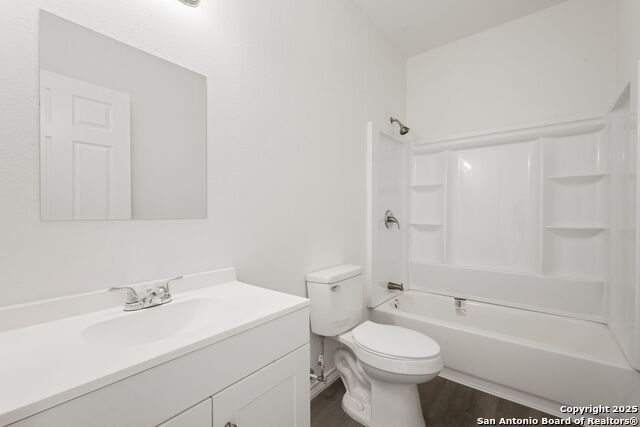 Image 10 of 18 For 8719 Wurzbach 202