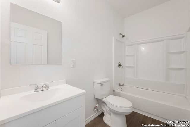 Image 10 of 17 For 8719 Wurzbach 301