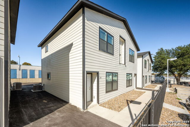 Image 14 of 17 For 8719 Wurzbach 301