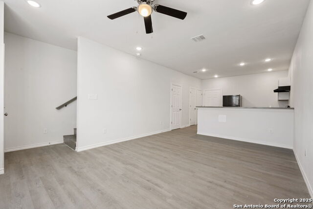 Image 3 of 17 For 8719 Wurzbach 301