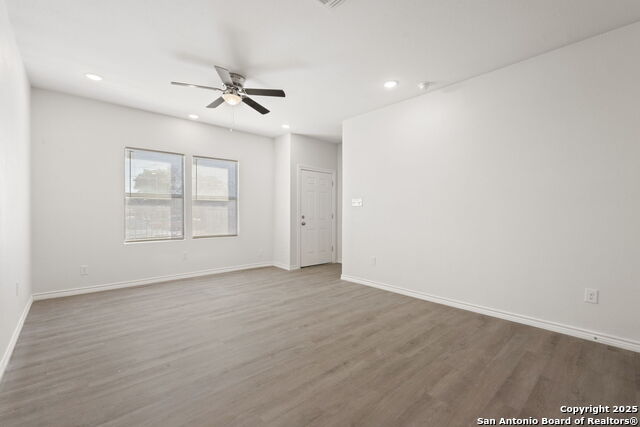 Image 4 of 17 For 8719 Wurzbach 301