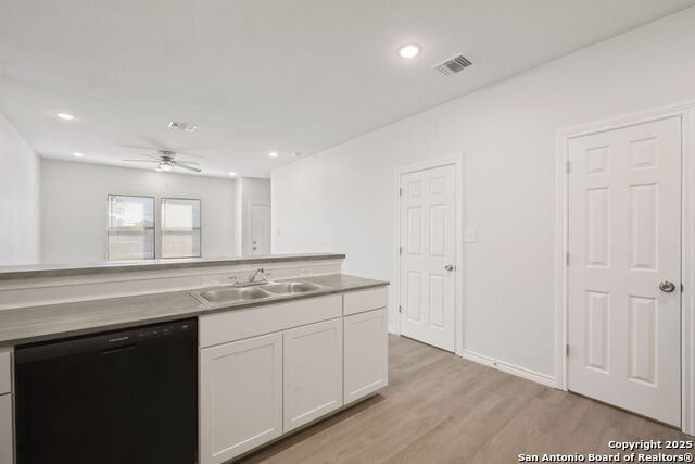 Image 6 of 17 For 8719 Wurzbach 301