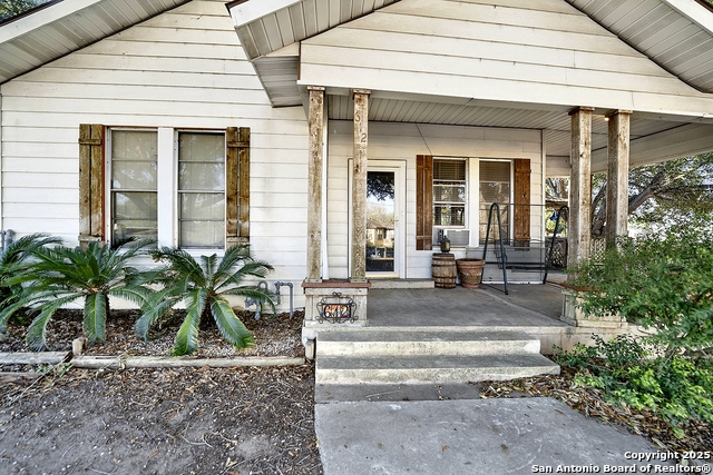 Image 2 of 44 For 612 Guadalupe E