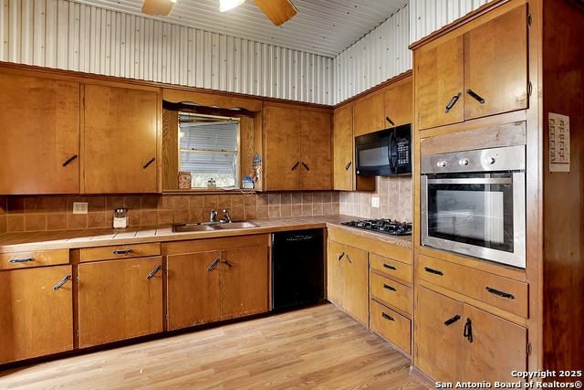 Image 20 of 44 For 612 Guadalupe E