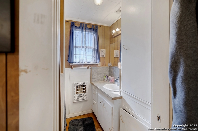 Image 24 of 44 For 612 Guadalupe E