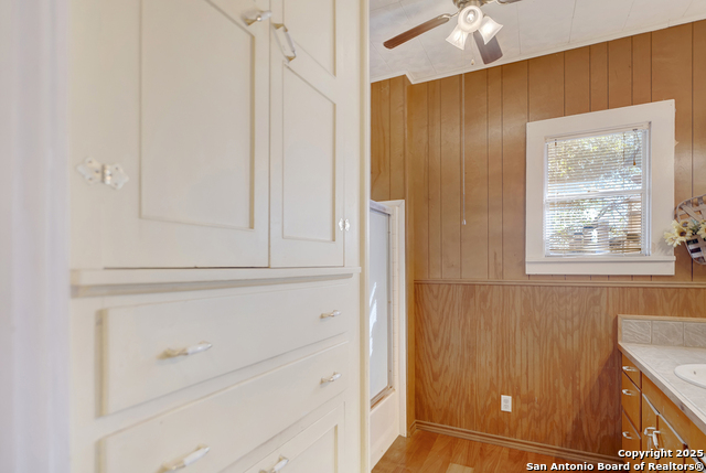 Image 27 of 44 For 612 Guadalupe E