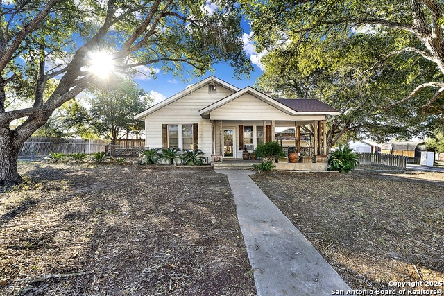 Image 3 of 44 For 612 Guadalupe E