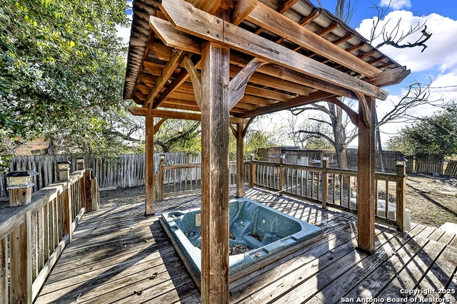 Image 32 of 44 For 612 Guadalupe E