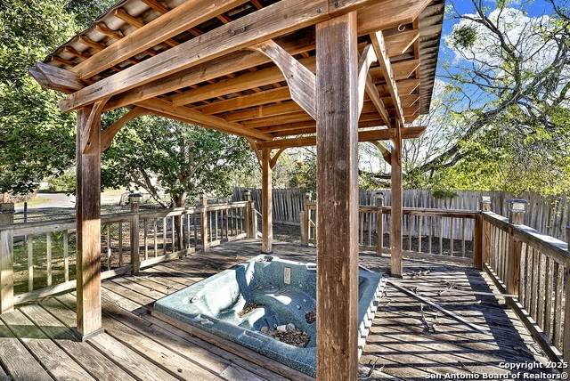 Image 33 of 44 For 612 Guadalupe E