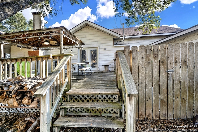 Image 34 of 44 For 612 Guadalupe E