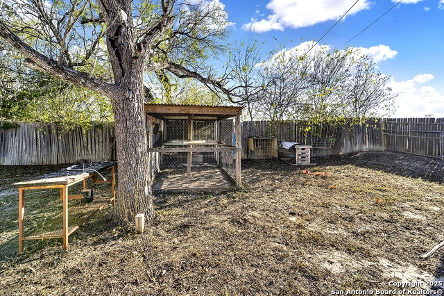 Image 35 of 44 For 612 Guadalupe E