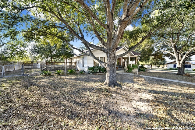 Image 8 of 44 For 612 Guadalupe E