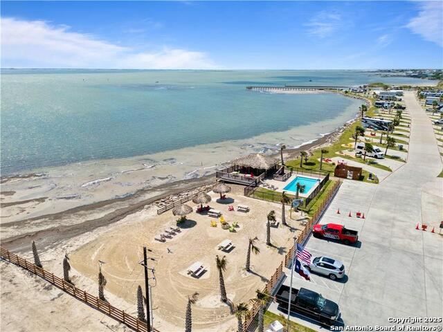 Listing photo id 12 for 101 Caribbean Dr Unit 27