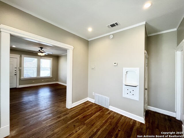 Image 10 of 23 For 411 Courtland Pl E 3