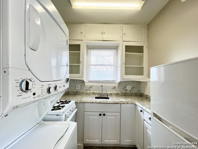 Image 11 of 23 For 411 Courtland Pl E 3