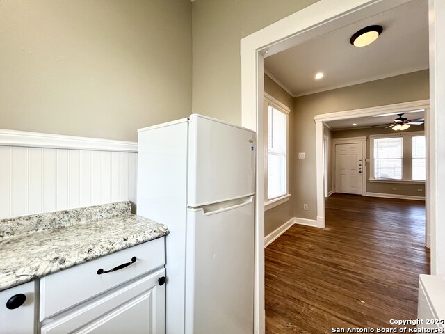 Image 13 of 23 For 411 Courtland Pl E 3