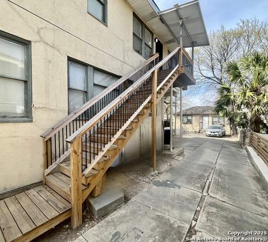 Image 19 of 23 For 411 Courtland Pl E 3