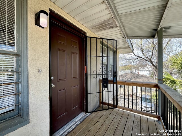 Image 20 of 23 For 411 Courtland Pl E 3