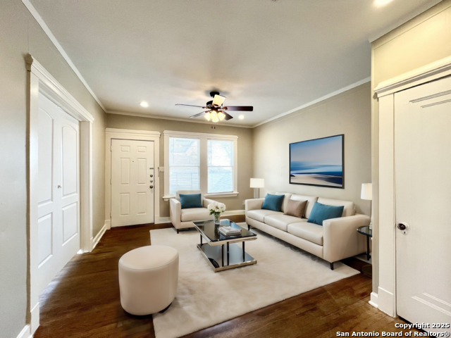 Image 3 of 23 For 411 Courtland Pl E 3