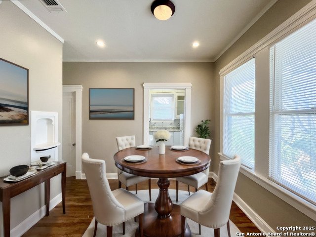 Image 4 of 23 For 411 Courtland Pl E 3