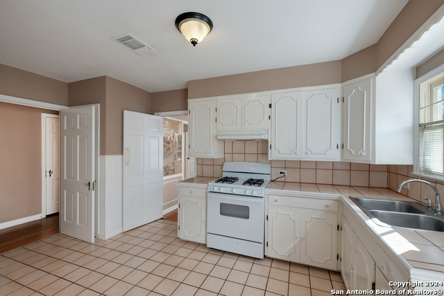 Image 11 of 20 For 105 John Page