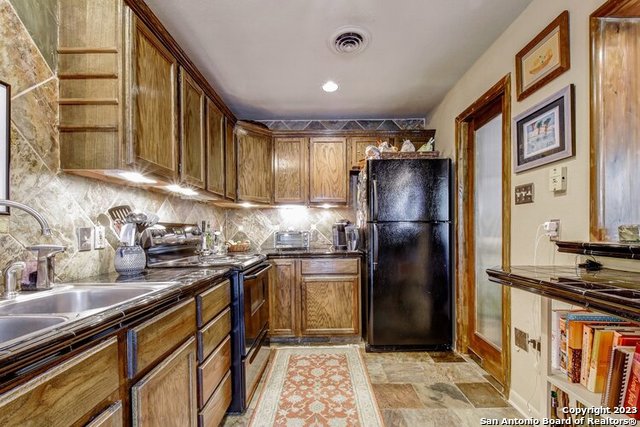 Listing photo id 19 for 1807 La Sombra Dr