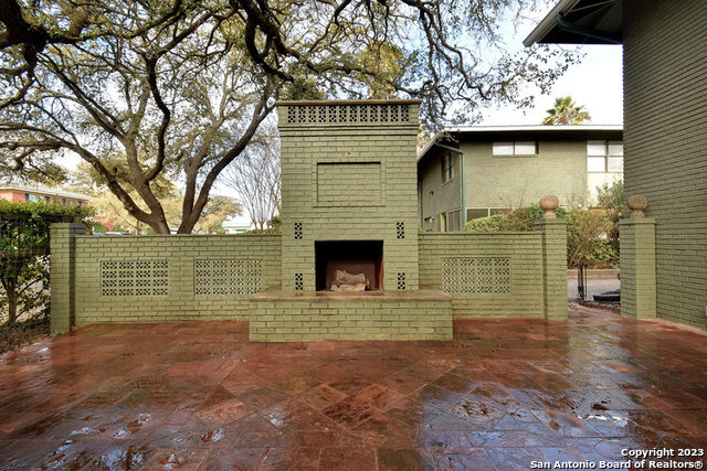 Listing photo id 4 for 1807 La Sombra Dr