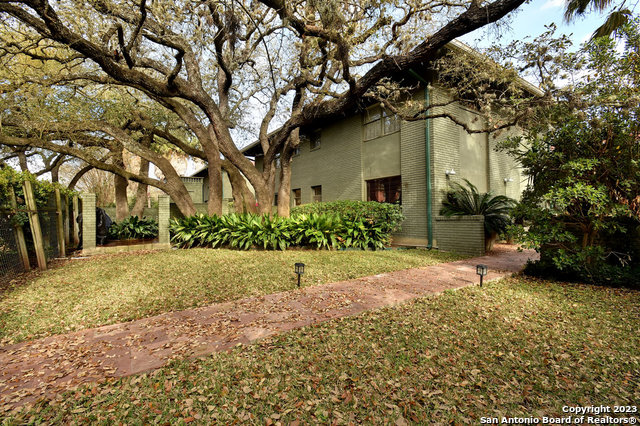 Listing photo id 5 for 1807 La Sombra Dr