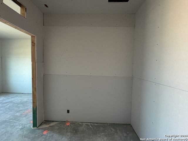 Image 22 of 35 For 12846 Hill Plains Dr.