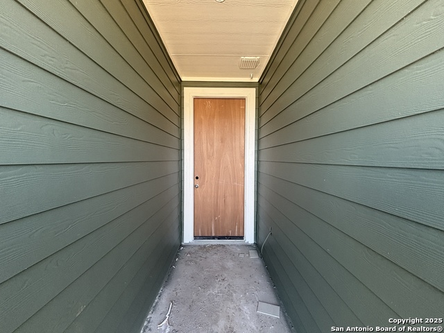 Image 8 of 35 For 12846 Hill Plains Dr.