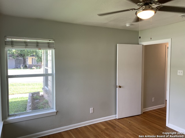 Listing photo id 8 for 111 Laddie Pl  A