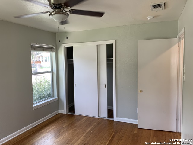 Listing photo id 10 for 111 Laddie Pl  A